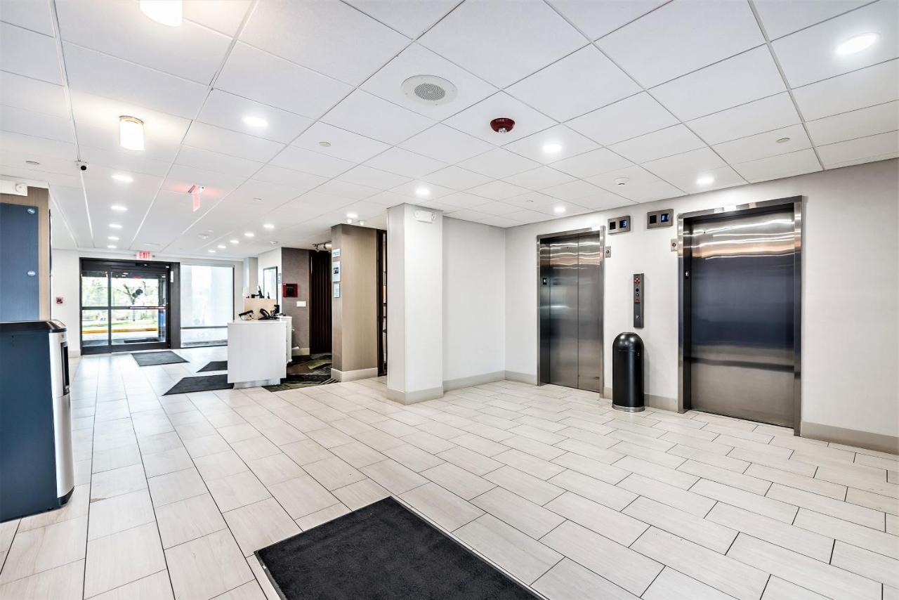 Holiday Inn Express Flint-Campus Area By Ihg Экстерьер фото