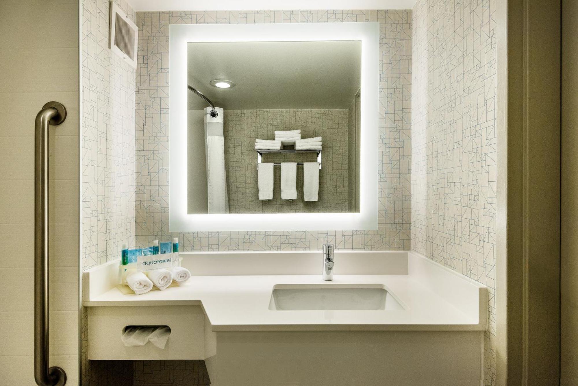 Holiday Inn Express Flint-Campus Area By Ihg Экстерьер фото
