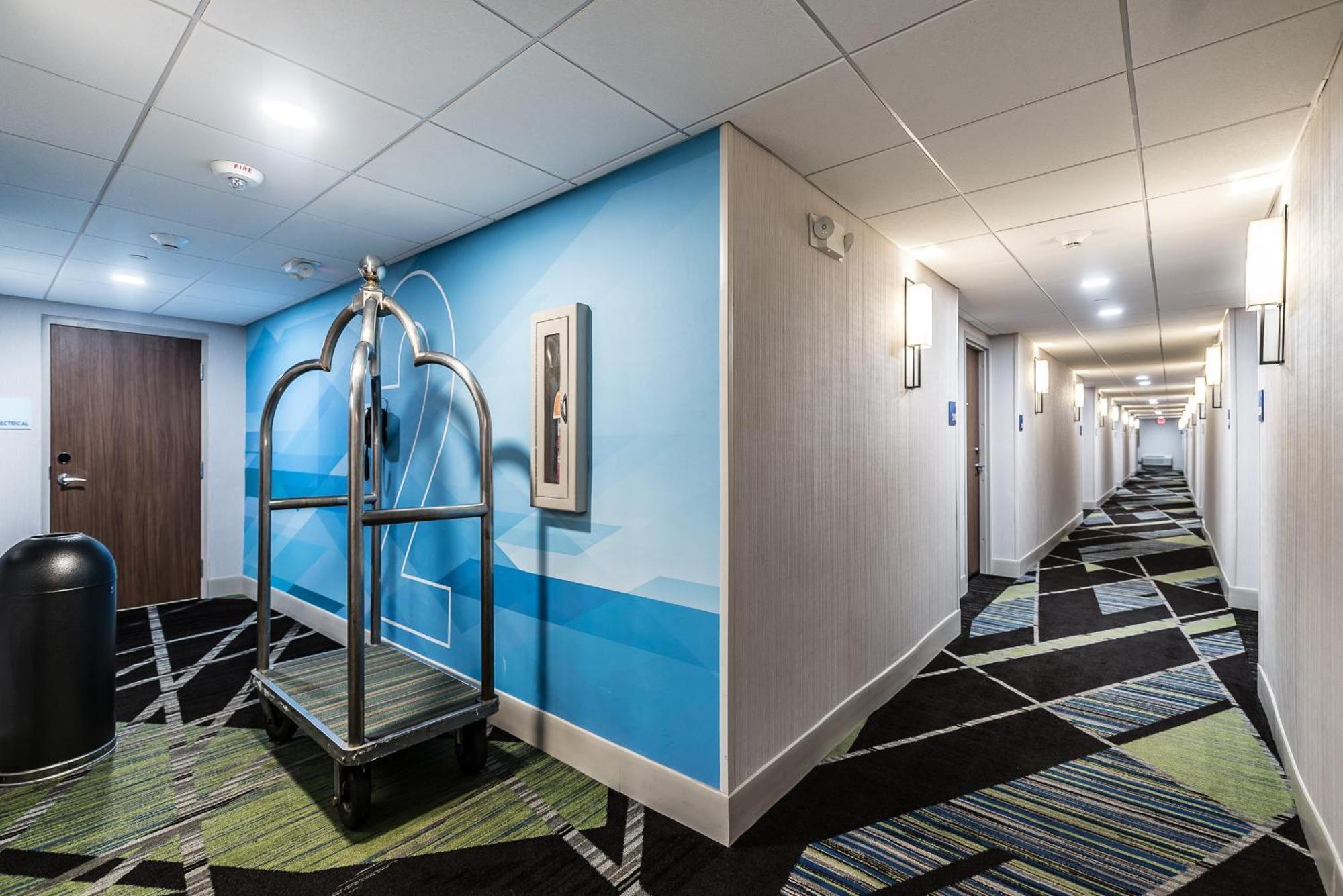 Holiday Inn Express Flint-Campus Area By Ihg Экстерьер фото